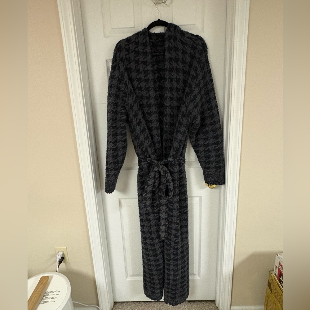SKIMS Houndstooth Knit Wrap Robe in Charcoal - Picture 2 of 6